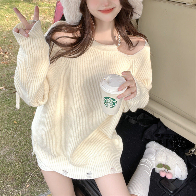 肩出しホワイトニット