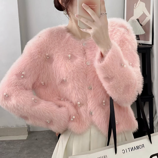 ショート丈のパール付きファーアウター