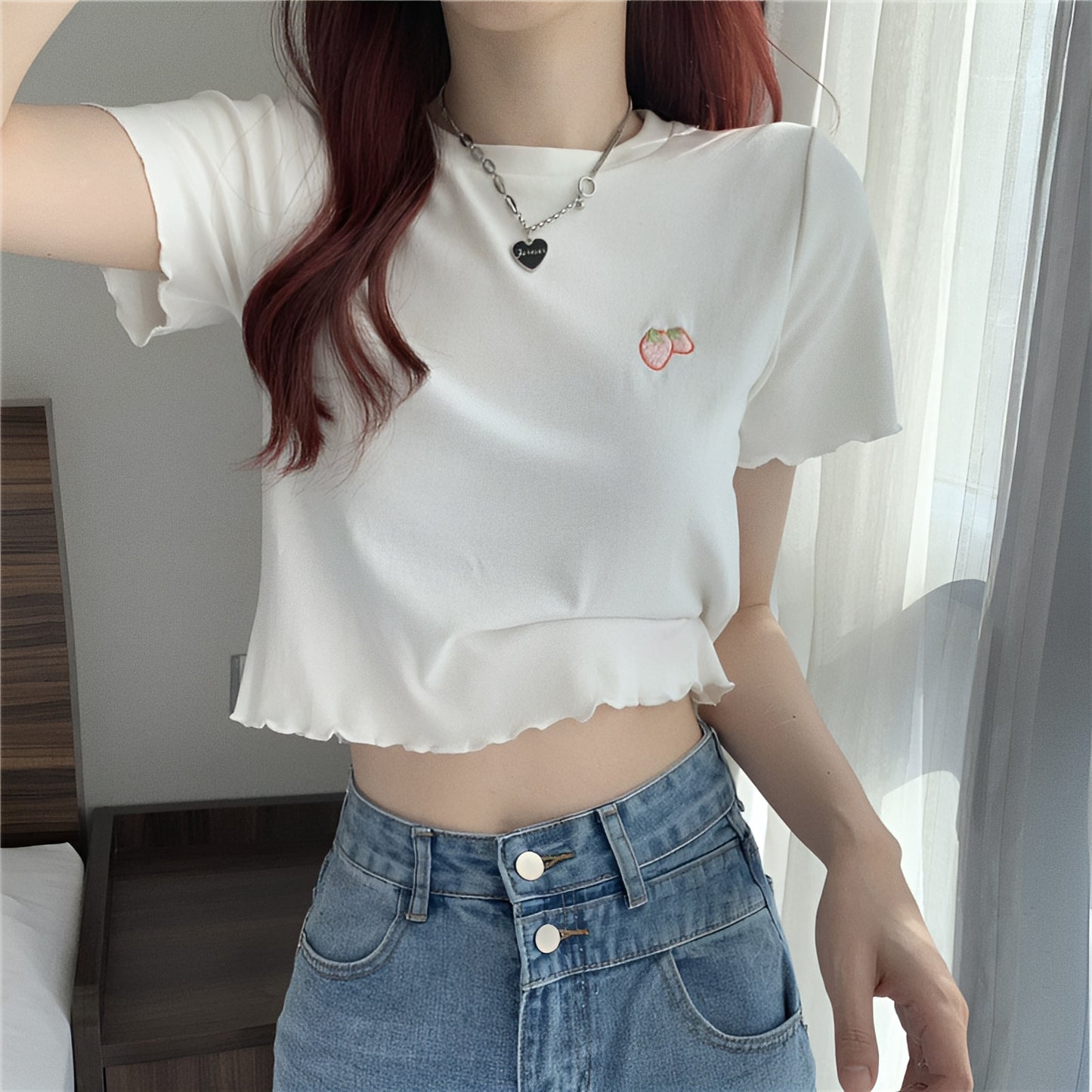 苺ワンポイントTシャツ