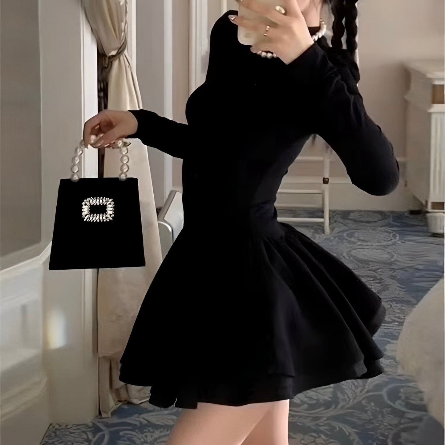 大人のハイネックブラックワンピース