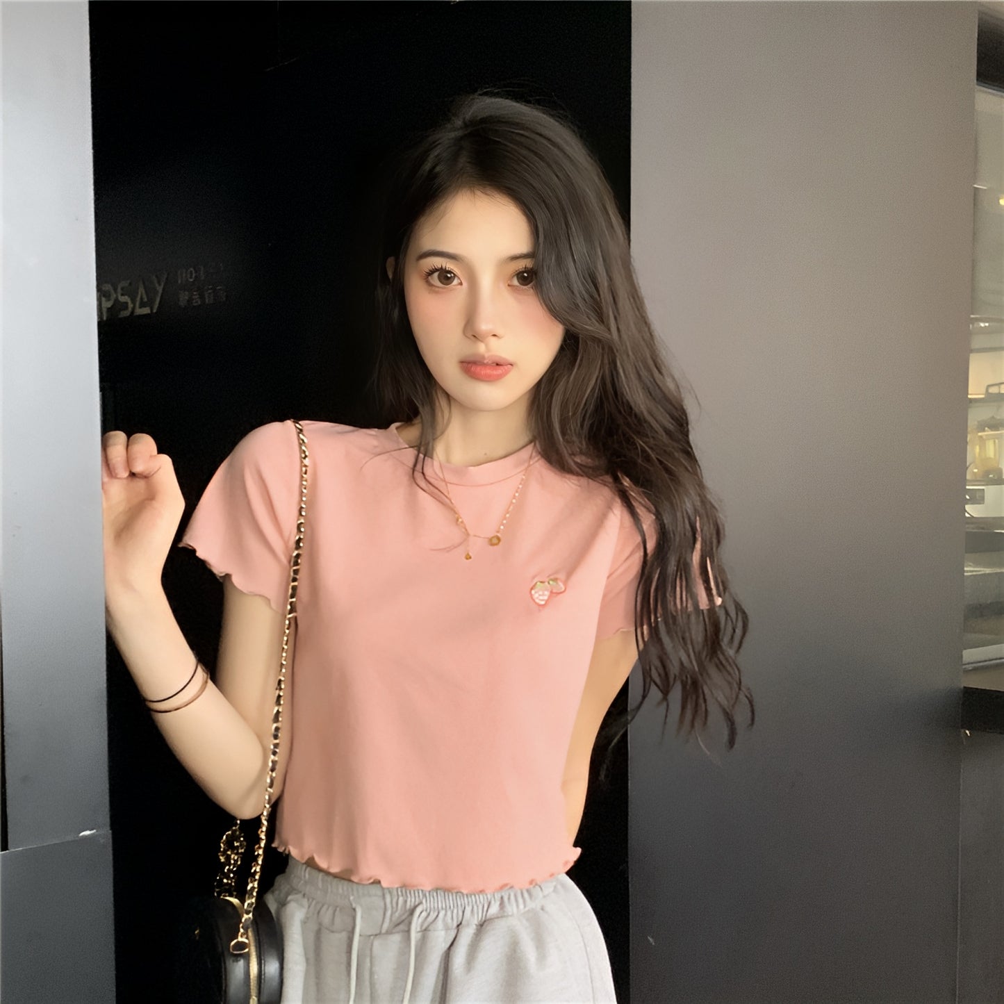 苺ワンポイントTシャツ