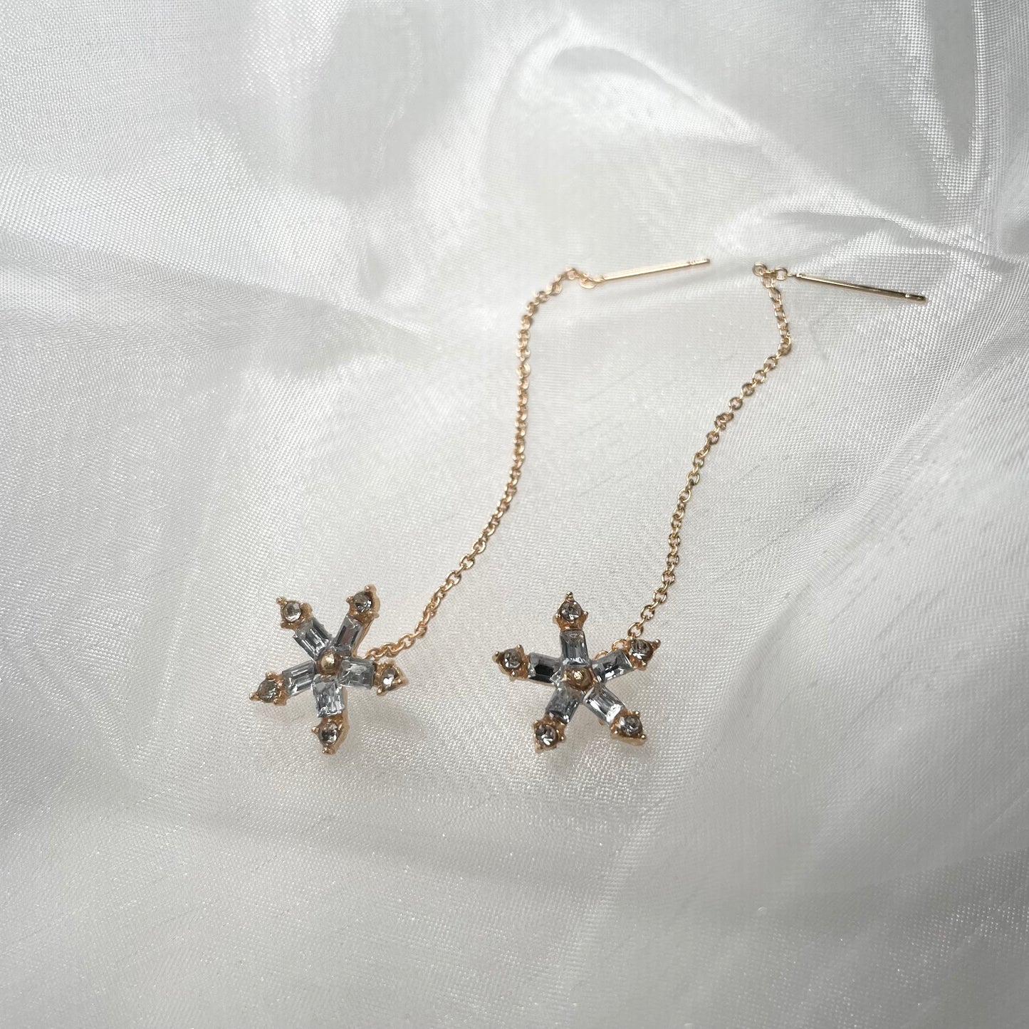 ロングチェーンフラワーピアス