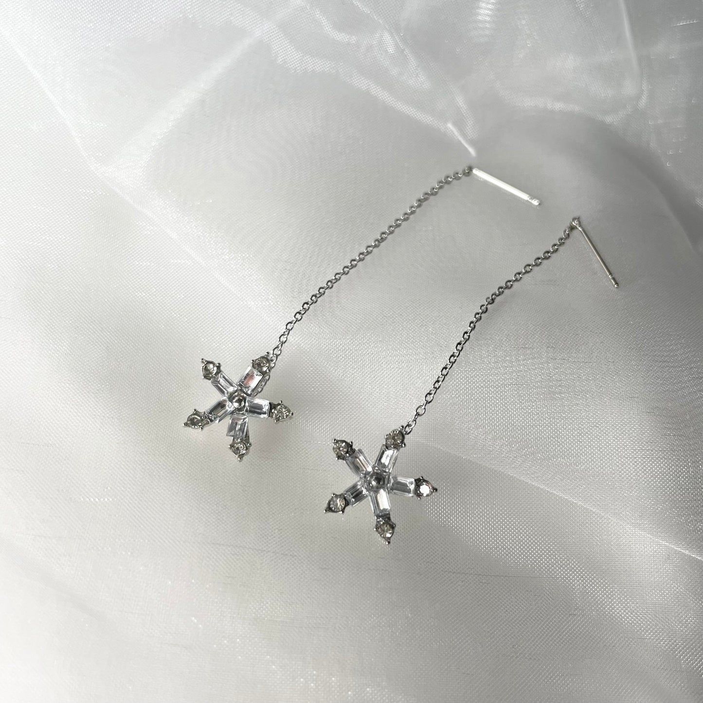 ロングチェーンフラワーピアス